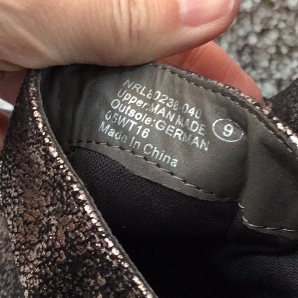 NOT Rated Women's Sagitta Faux Leather Crackled Metallic Block Heel Ankle Bootie - Picture 7 of 11